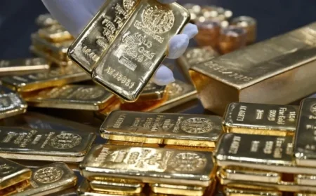 Gold Poised to Continue Record Surge Amid Global Uncertainty