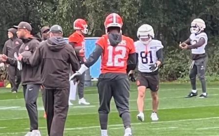 Kevin Stefanski Delays Decision on Shedeur Sanders’ Role Against Steelers