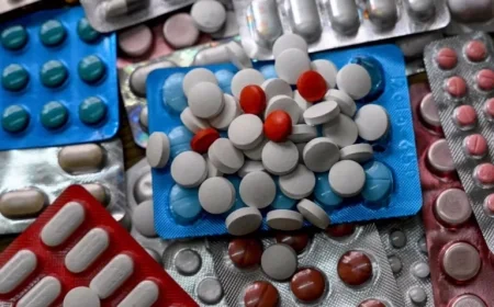 Study: Common Pill-Taking Habit May Trigger Seizures in Seniors