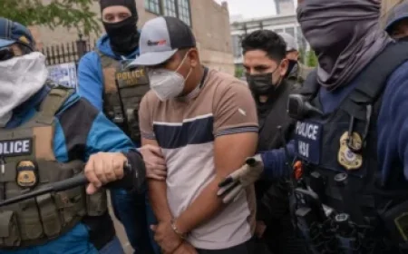 Judge Halts DHS Agents’ Targeting of Journalists in Chicago