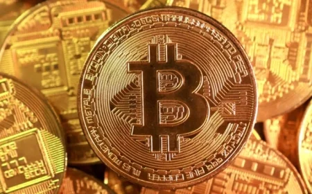 Bitcoin Falls to $104,782 Amid Escalating US-China Trade War