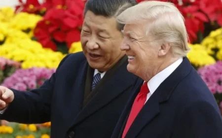 Markets Fear Trump’s China Tariffs Impact as Gold Rises, Dollar Weakens