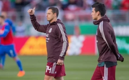 Chucky Lozano Defends Chicharito Hernández Amidst Criticism