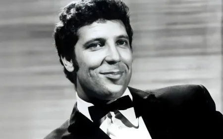 Tom Jones and Burt Bacharach Perform ‘Raindrops Keep Falling on My Head’ Duet