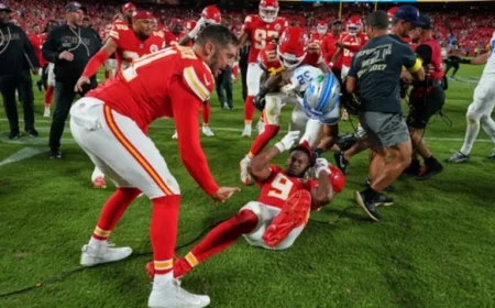 Lions DB Shoves Chiefs WR After Ignoring Patrick Mahomes