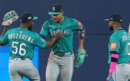 Mariners Defeat Blue Jays as ‘Big Dumper’ Homers in ALCS Game 1
