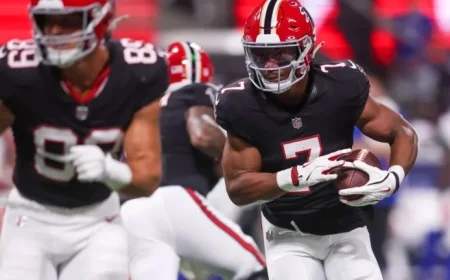 Bijan Robinson, Drake London Propel Falcons to 21-7 Halftime Lead