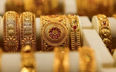 Gold Surges Past $4,100 Amid Fed Rate Cut Hopes, US-China Tensions
