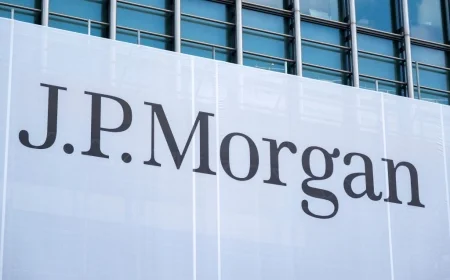 JPMorgan Stock Wavers Post-Earnings: NII Upgrade, Record Trading, and Macro Risks Leave Traders Split