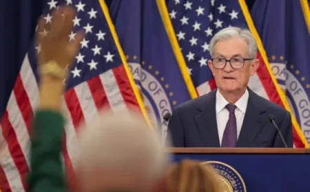 Fed Chair Powell Warns of Job Market Weakness: No Risk-Free Path Ahead