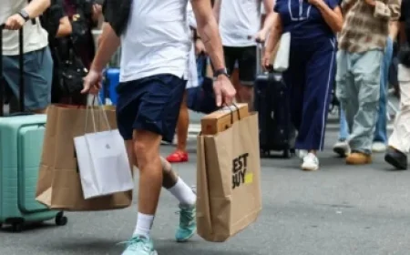 Powell Calms Wall Street as Trump Escalates Soybean Dispute with China