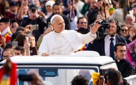 Pope Leo XIV Criticizes Chicago Cubs at Vatican Event