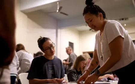 Chicagoans Rally to Support Neighbors During ICE Raids