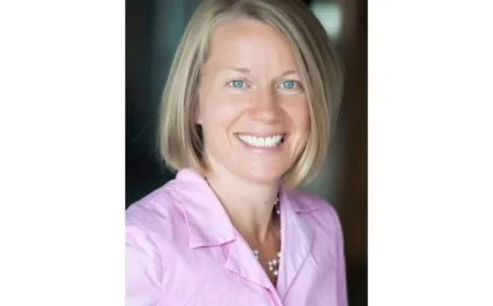 Iowa Democrat Jackie Norris Withdraws from US Senate Race