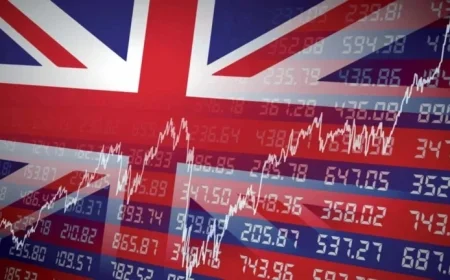 Top FTSE 100 Stock Gains Momentum with Influential Backers