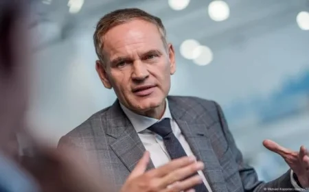 Porsche CEO Oliver Blume Steps Down – DW, 10/17/2025