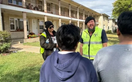 Volunteers in Chicago Patrol to Support Migrants and Counter ICE Efforts