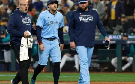 George Springer Leaves Blue Jays’ Game 5 After Knee Injury