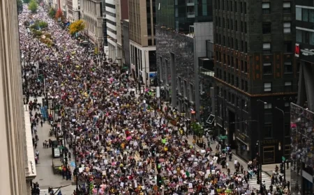Chicago’s No Kings March Extends Two Miles Through Loop