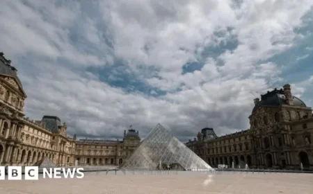 Paris Louvre Museum Closes After Robbery, Reports French Culture Minister