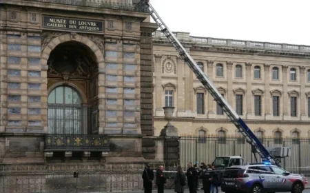 Thieves Steal Priceless Jewelry in Daring Louvre Daytime Heist