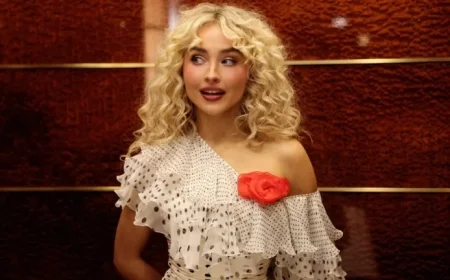 Sabrina Carpenter Perfects Showgirl Style on SNL Stage