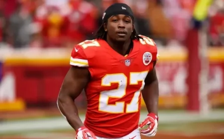 Chiefs’ Kareem Hunt Suffers Serious Injury, Assisted Off Field