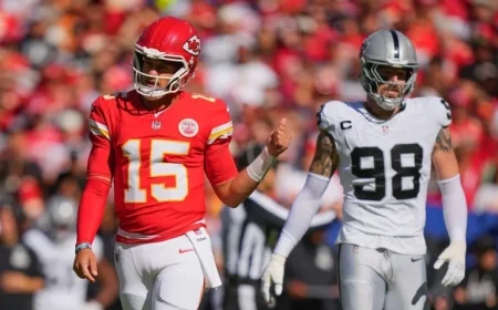 Patrick Mahomes, Chiefs Execute Bold Trick Play for Key First Down vs. Raiders