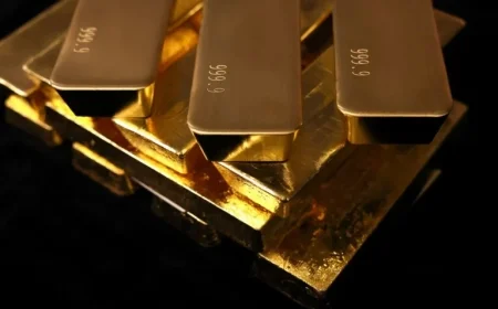 Gold Dips as Traders Eye US-China Trade, Credit Concerns