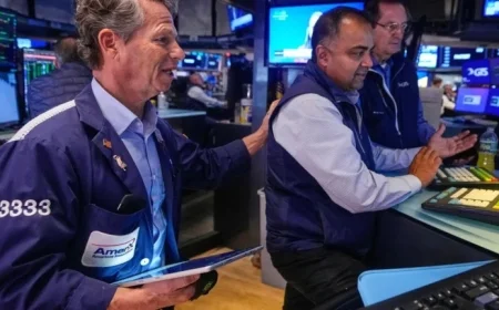 Apple Rally Boosts Wall Street to Near Record Highs