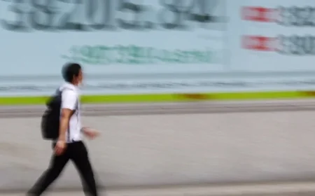 Stocks Climb, Gold Falls as Investors Regain Risk Appetite