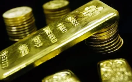 Gold Reaches Record Highs; Dollar Wavers, Miners Return