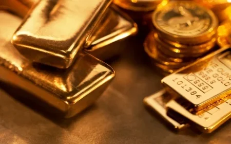 Gold Mining Stocks Plummet as Bullion Sees Decade’s Sharpest Drop