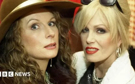 Jennifer Saunders Joins Joanna Lumley for Amandaland Reunion