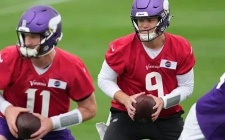 Carson Wentz to Start as Vikings QB Against Chargers