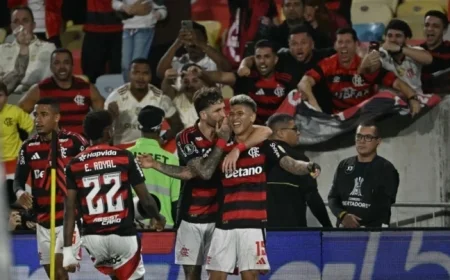 Flamengo Secures Last-Minute Victory Over Racing in Libertadores Semifinal