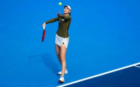 Rybakina Defeats Fernandez in Tokyo, Nearing WTA Finals Spot