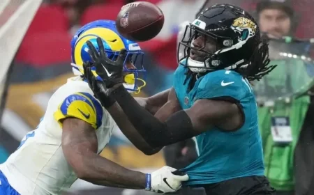Jaguars WR Brian Thomas Jr. Suffers Shoulder Injury Against Rams