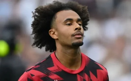 West Ham Pursues Zirkzee; United Lists Six Midfield Targets