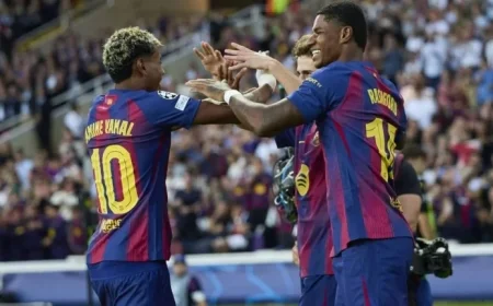 Rashford Arrives as Surprise Guest for the Clásico