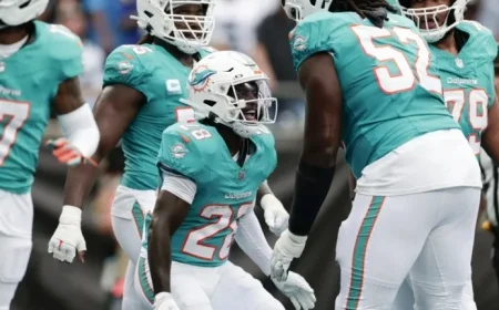 De’Von Achane Scores, Dolphins Lead 7-0