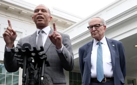 Democrats Focus on Obamacare Deadline Amid Prolonged Government Shutdown