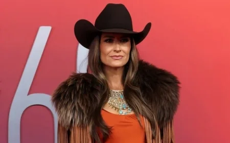 Security Removes Annie Bosko’s Sister After On-Stage Jump at Riley Green Concert