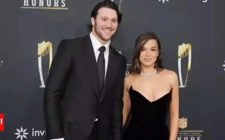 Hailee Steinfeld Shares Late-Night Therapy Call as Josh Allen Struggles