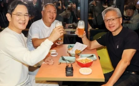 Billionaires Treat Entire Restaurant to Chicken and Beer Feast