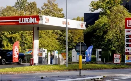 Lukoil Sells Foreign Assets to Gunvor in Strategic Move