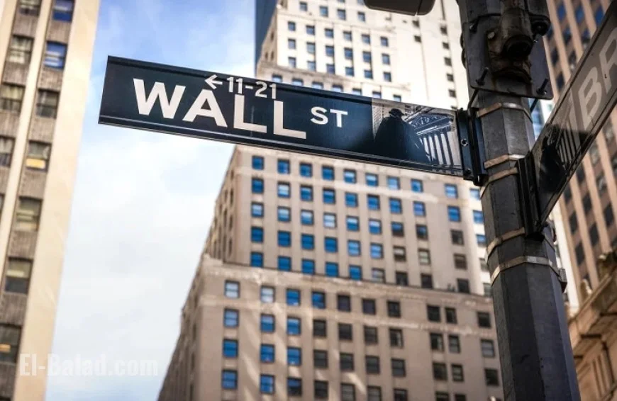 S&P 500 Halts Winning Streak as Government Shutdown Looms; Gold Nears $4K