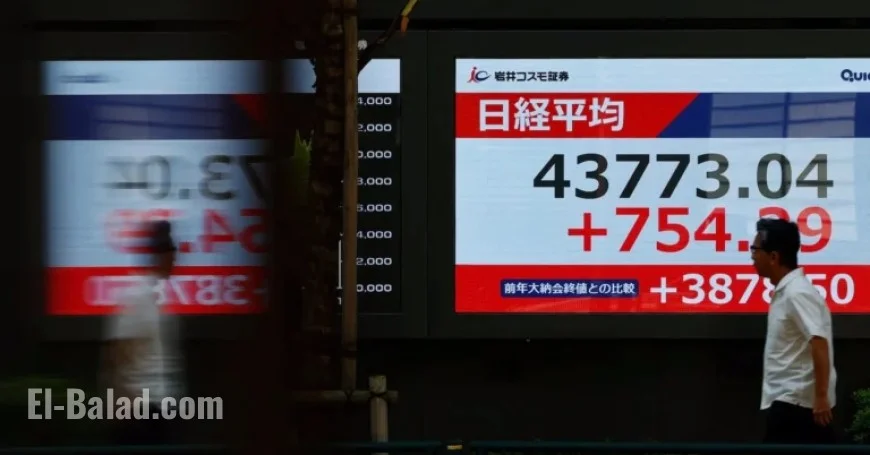 Stocks Plunge, Gold Surpasses $4,000 Amid Political Tension