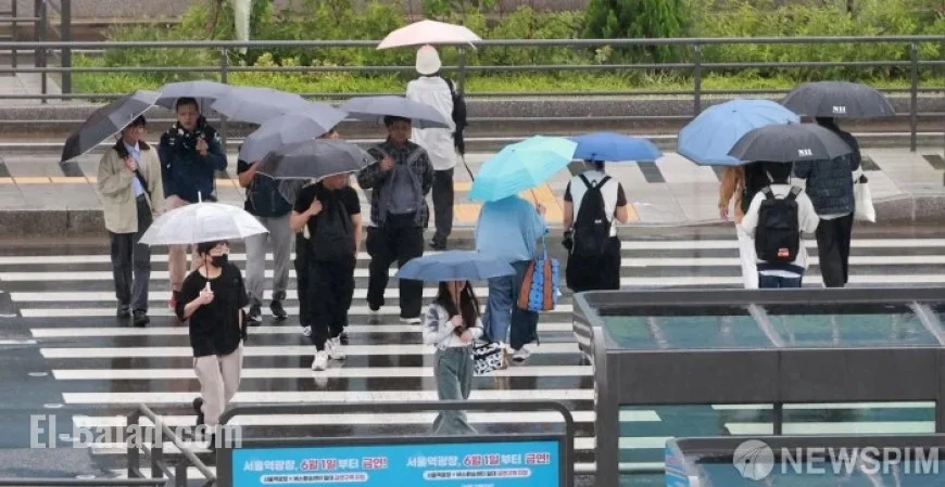 Rain Hits Final Weekend of Long Holiday, Chilly Weather Next Week