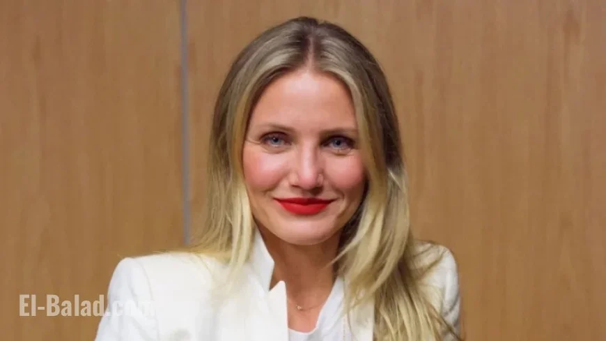 Cameron Diaz Highlights Oak Kitchen’s Warm Wood Cabinet Style